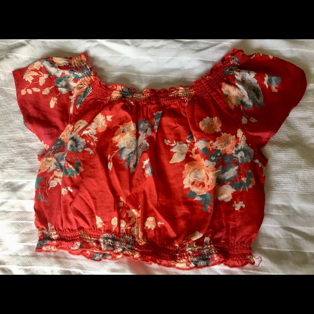 Romantic and flirty off the shoulder crop top